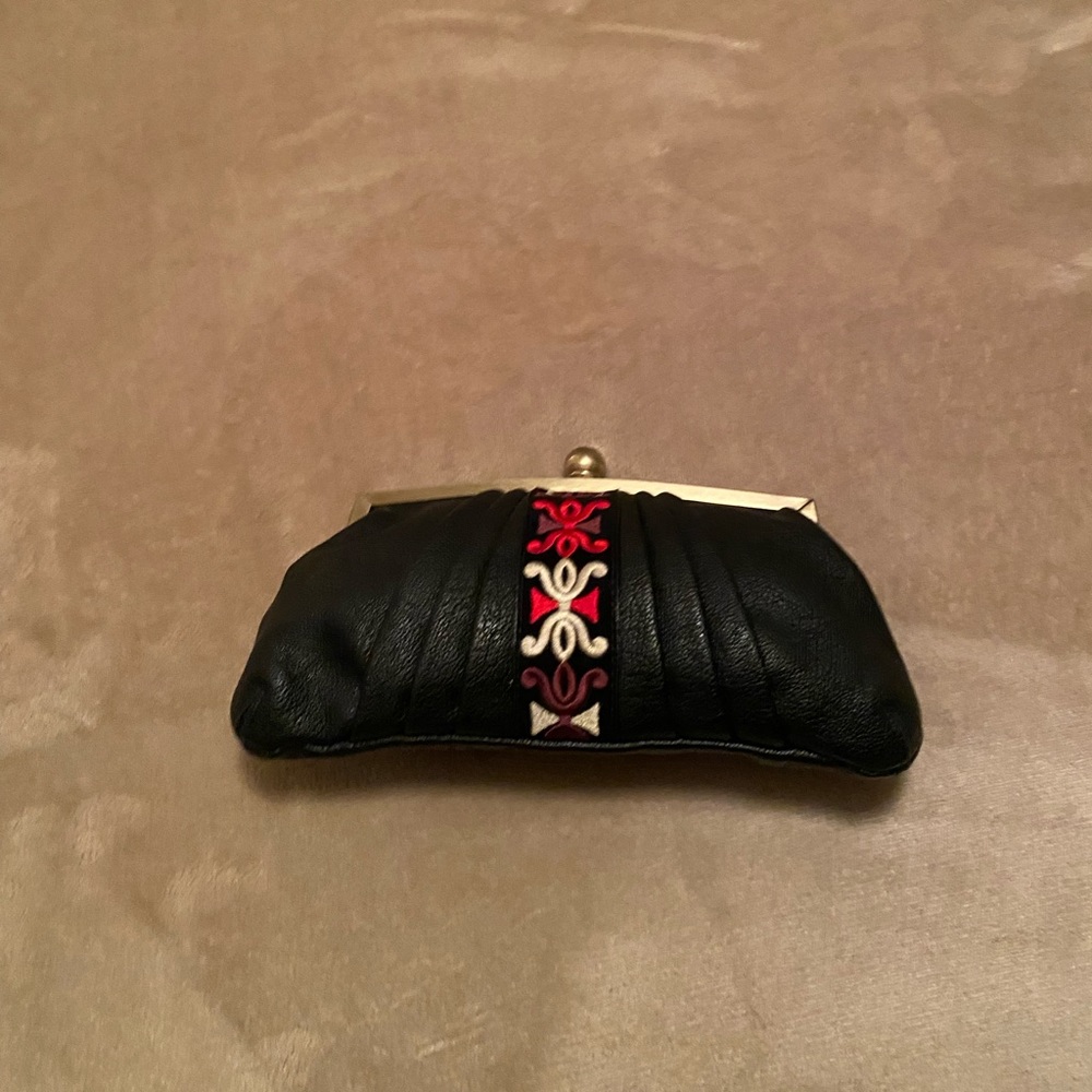 decluttering black with red and a little bit of gold,brand is jessica simpson